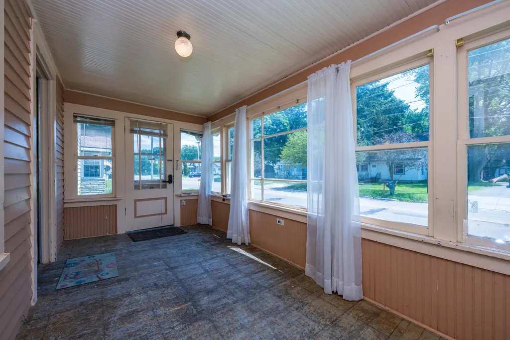 135 W St Joseph Street Coloma City MI 49038