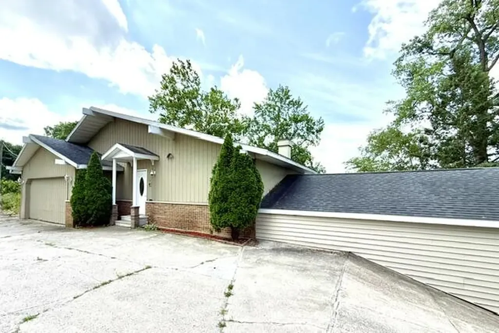 68404 Dailey Road Ontwa Township MI 49112
