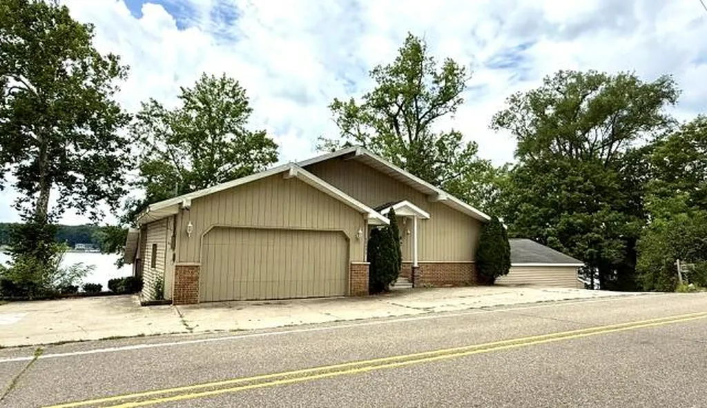 68404 Dailey Road Ontwa Township MI 49112
