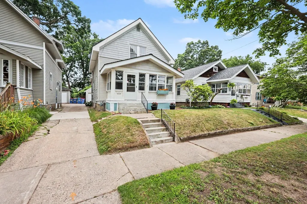 326 Dean Street NE Grand Rapids City MI 49505