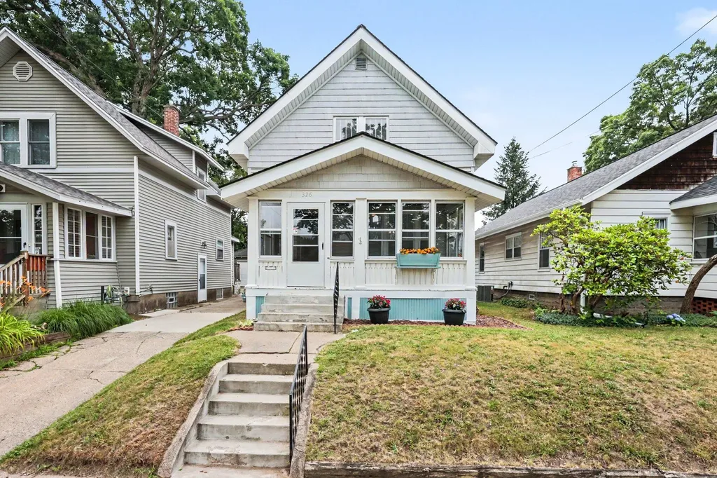 326 Dean Street NE Grand Rapids City MI 49505