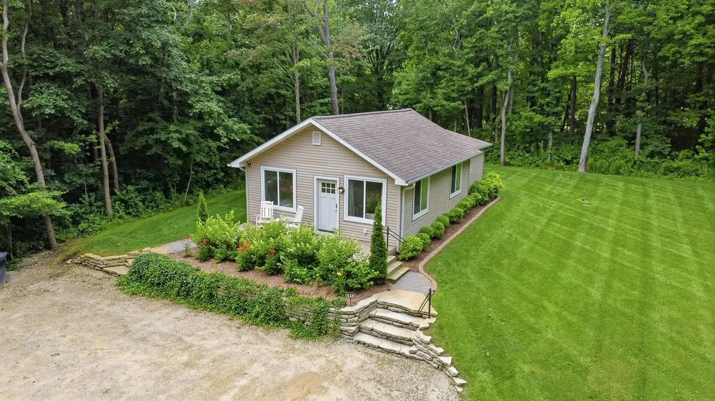 5912 Madison Street Hagar Township MI 49038