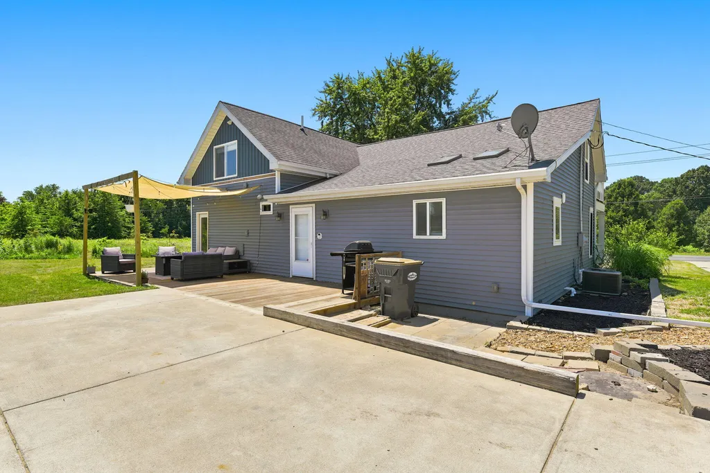 2719&2725 S Cleveland Avenue St. Joseph Charter Township MI 49085
