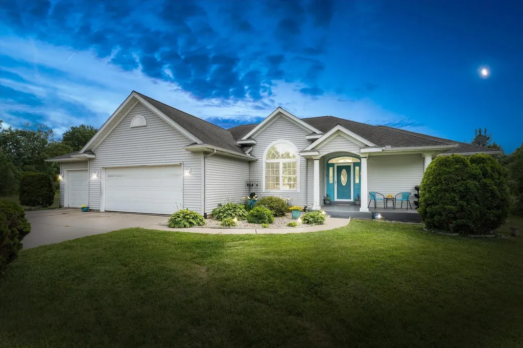17883 Paradise Lake Calvin Township MI 49095