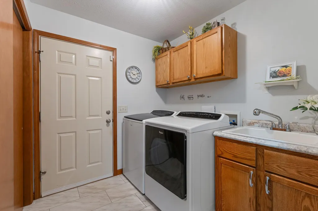 17883 Paradise Lake Calvin Township MI 49095