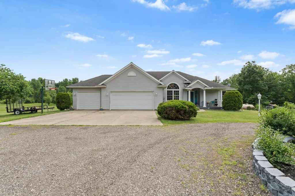 17883 Paradise Lake Calvin Township MI 49095