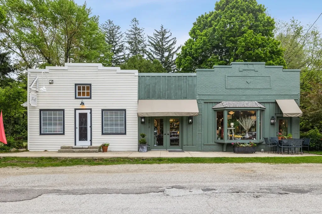 14913 Lakeside Road Chikaming Township MI 49116