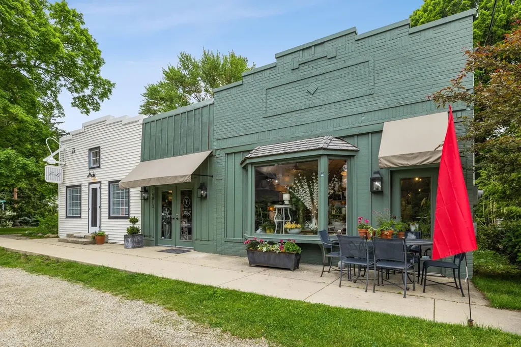 14913 Lakeside Road Chikaming Township MI 49116