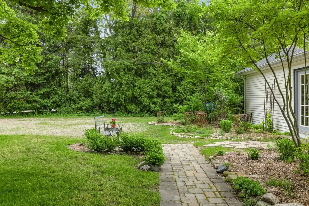 14913 Lakeside Road Chikaming Township MI 49116
