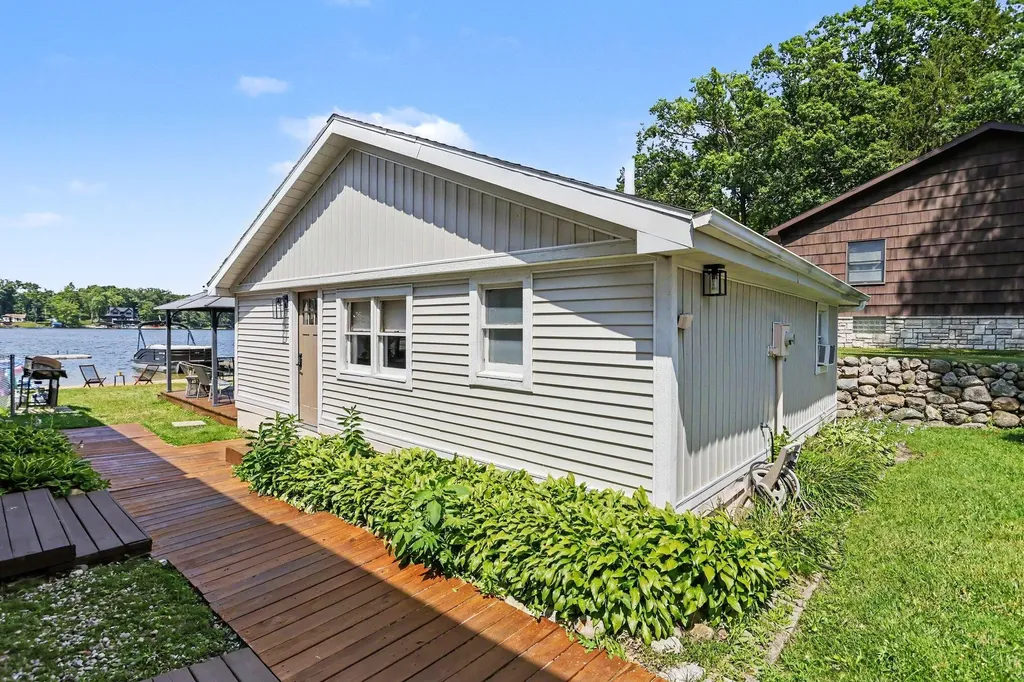 67560 95th Avenue Keeler Township MI 49047