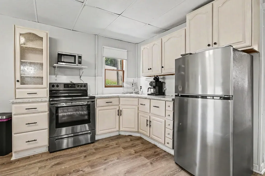 67560 95th Avenue Keeler Township MI 49047
