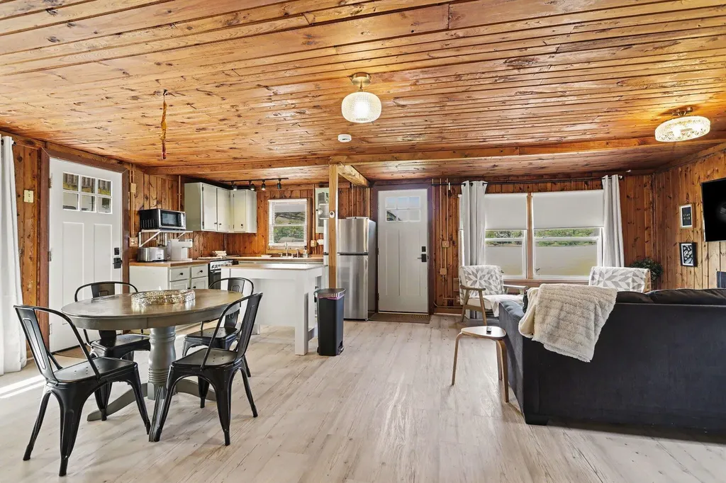 67560 95th Avenue Keeler Township MI 49047