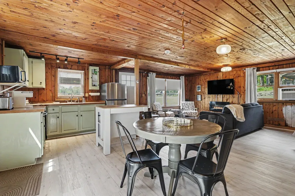 67560 95th Avenue Keeler Township MI 49047