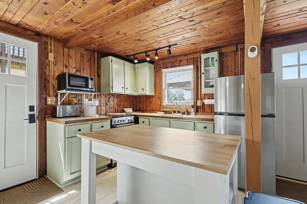 67560 95th Avenue Keeler Township MI 49047