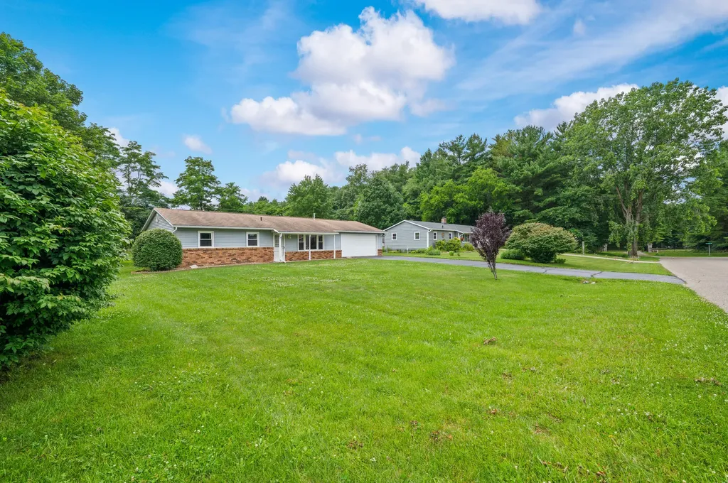 2296 Janellen Drive Howard Township MI 49120