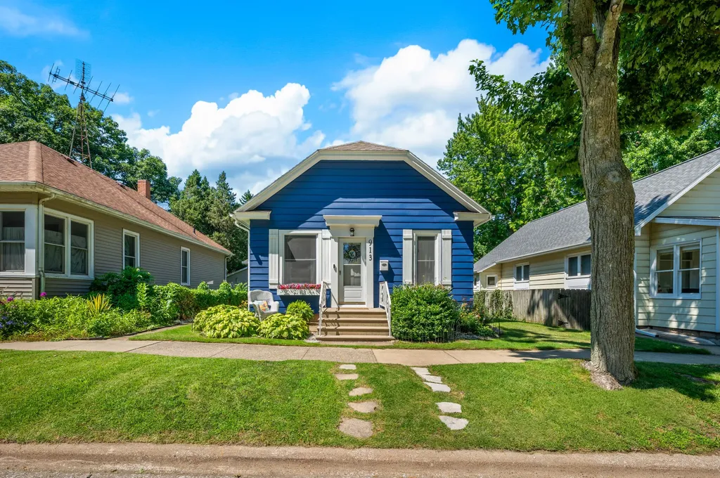 913 Wolcott Avenue St. Joseph City MI 49085