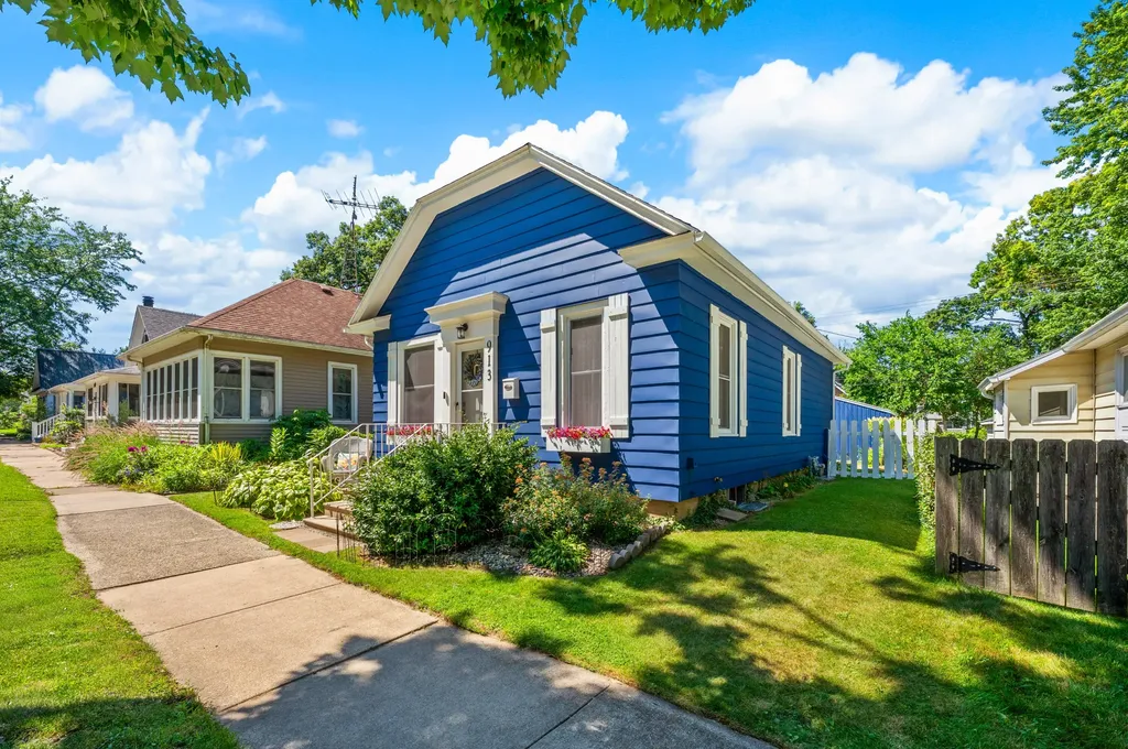 913 Wolcott Avenue St. Joseph City MI 49085