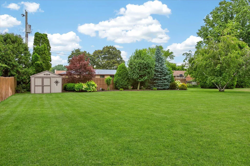 1411 Old Farm Lane Lincoln Charter Township MI 49085