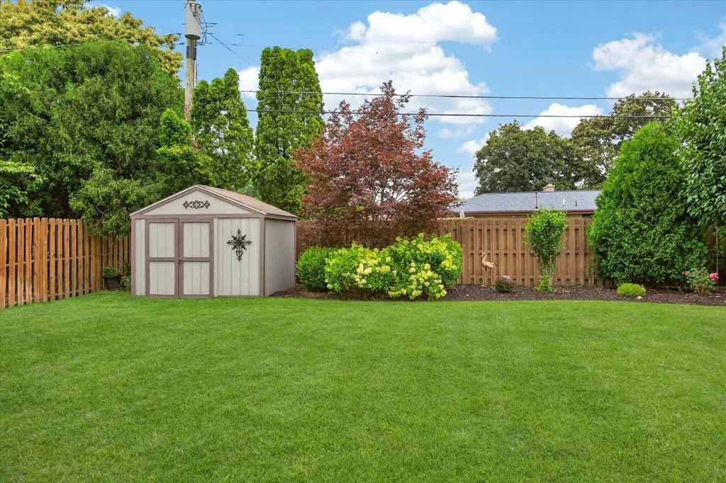 1411 Old Farm Lane Lincoln Charter Township MI 49085