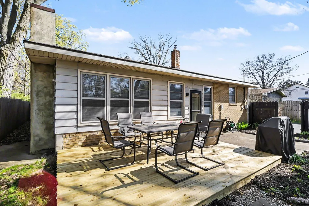 342 E Napier Avenue Benton Charter Township MI 49022