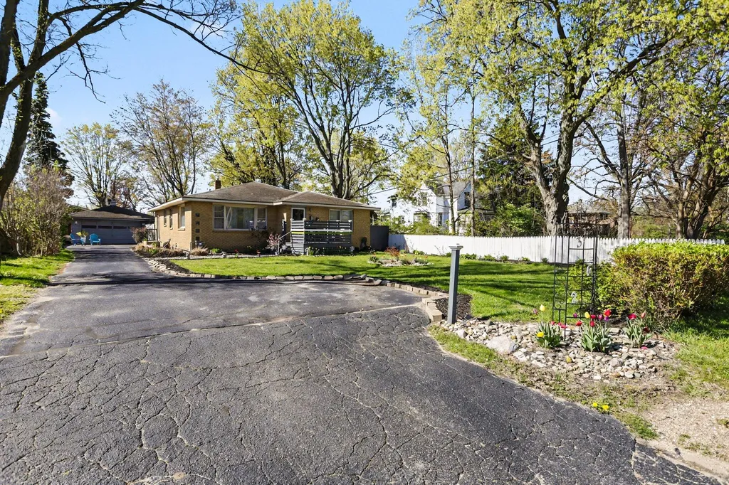 342 E Napier Avenue Benton Charter Township MI 49022