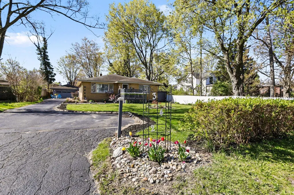 342 E Napier Avenue Benton Charter Township MI 49022