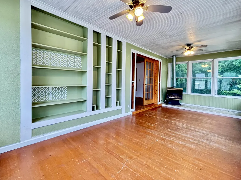 210 E Ash Street Three Oaks Village MI 49128