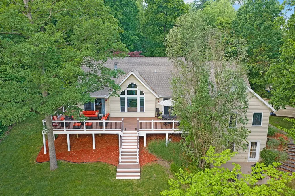 55526 S Thompson Lane Park Township MI 49093