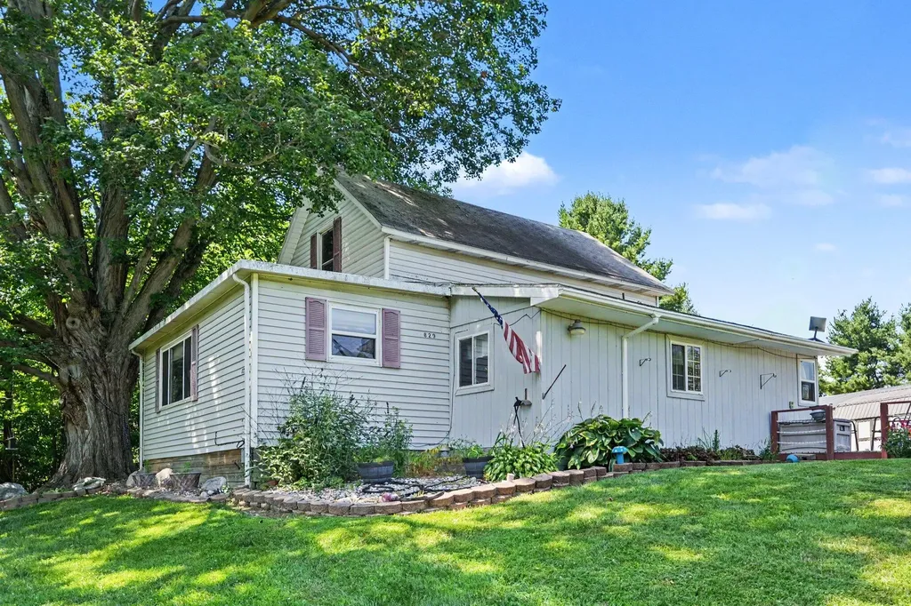 829 E Wagner Road Buchanan Township MI 49107