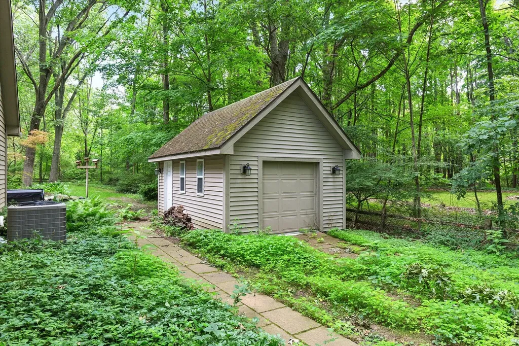 2705 W Glenlord Road Lincoln Charter Township MI 49127