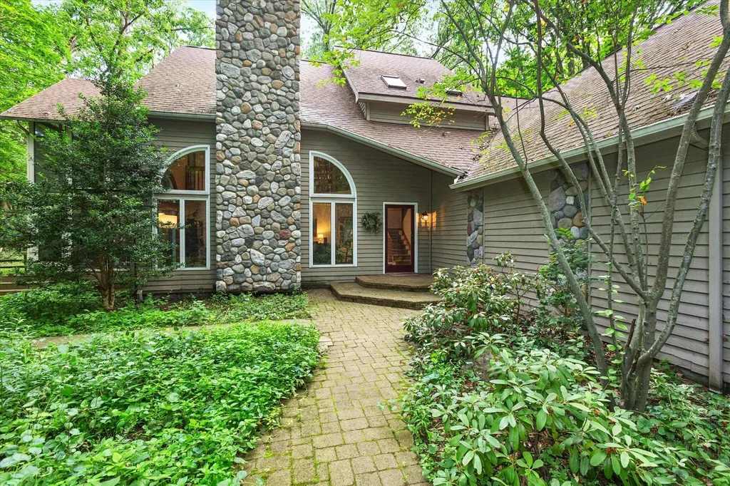2705 W Glenlord Road Lincoln Charter Township MI 49127