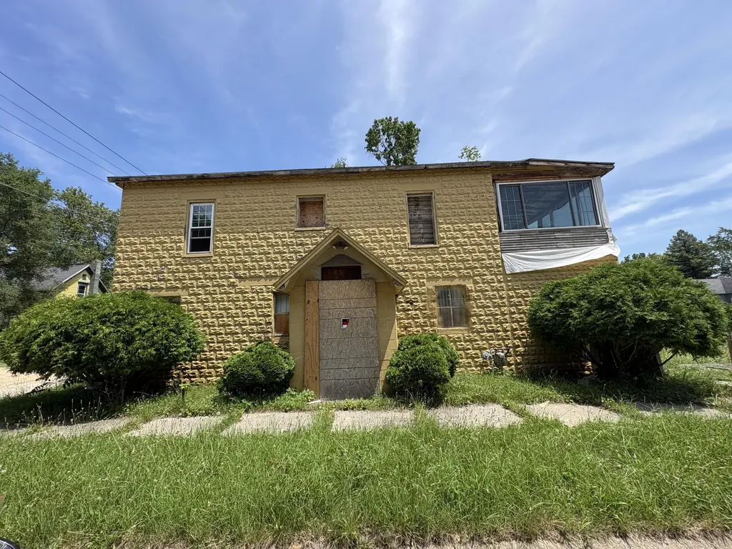 817 Thresher Avenue Benton Harbor City MI 49022