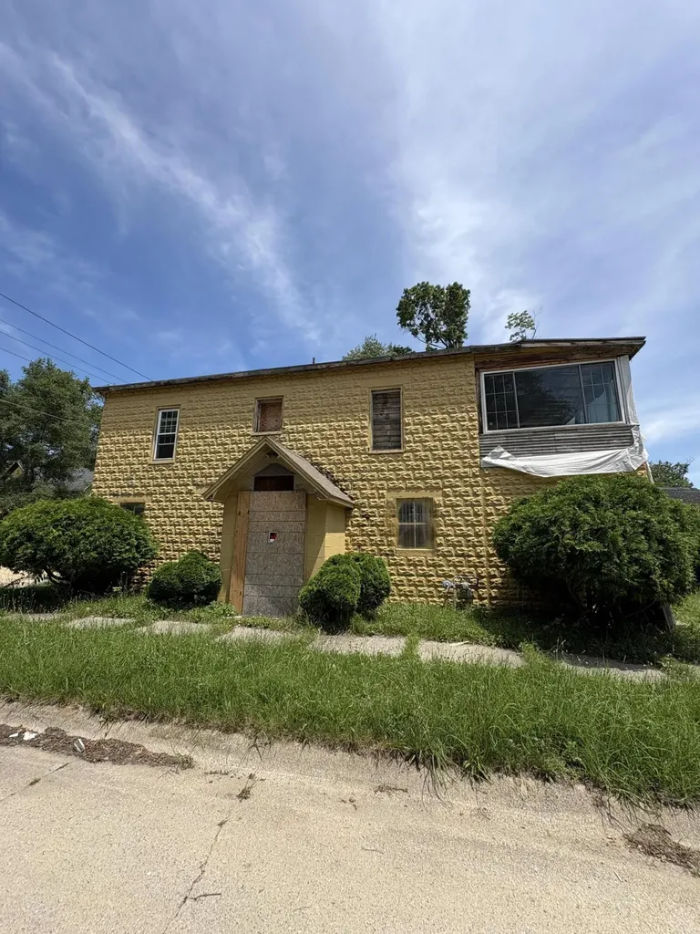 817 Thresher Avenue Benton Harbor City MI 49022