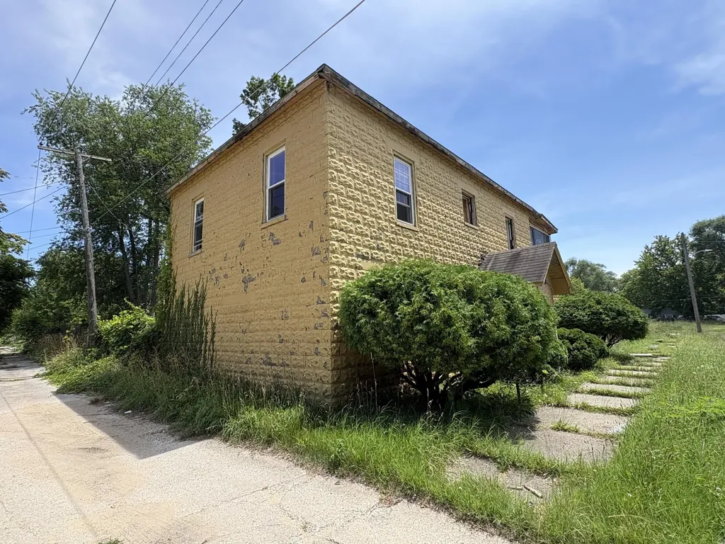 817 Thresher Avenue Benton Harbor City MI 49022