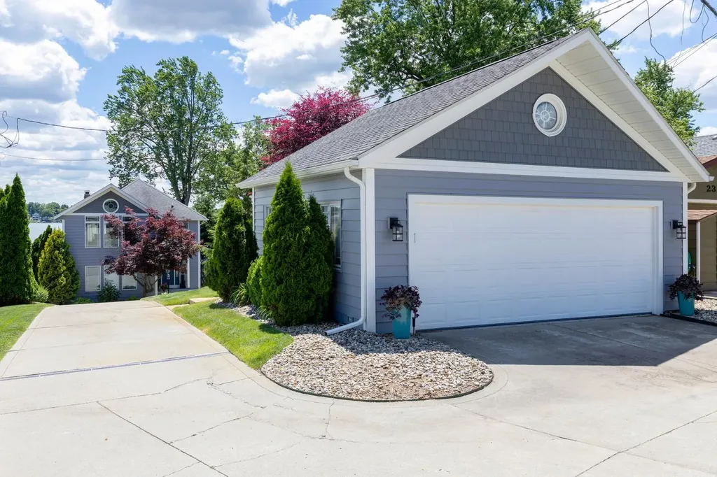23631 N Shore Drive Ontwa Township MI 49112