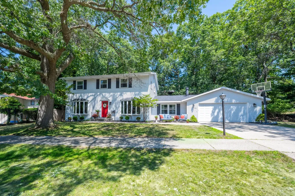 2240 Pleasant Hill Drive Norton Shores City MI 49441
