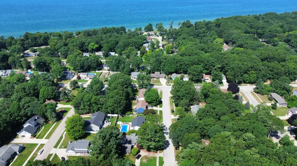 2240 Pleasant Hill Drive Norton Shores City MI 49441