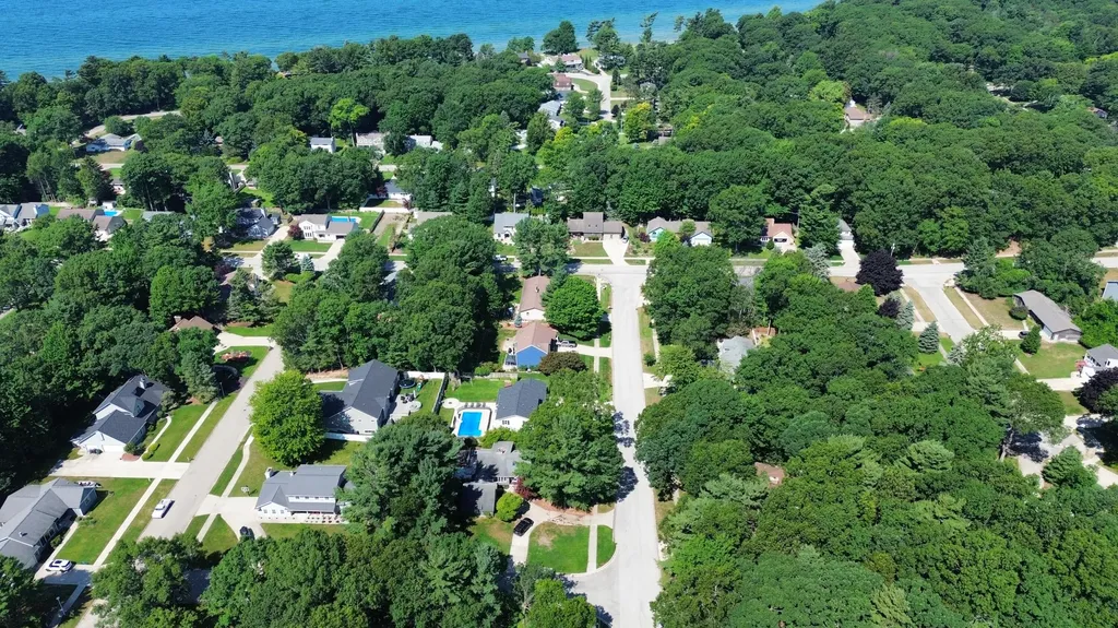 2240 Pleasant Hill Drive Norton Shores City MI 49441