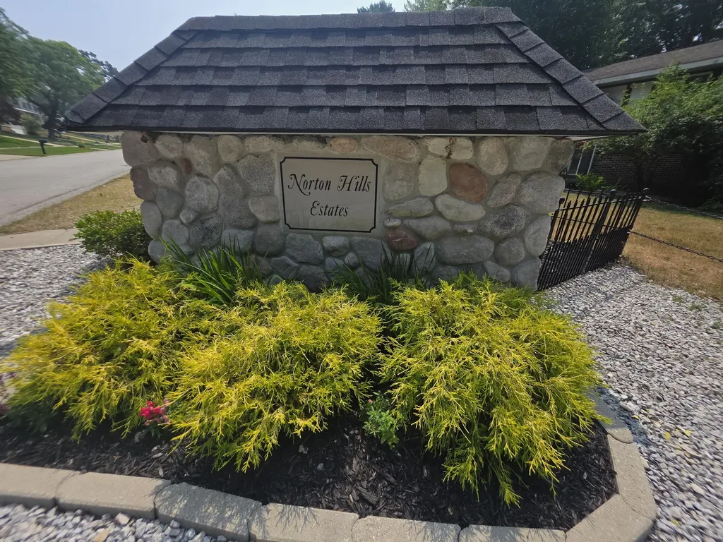 2240 Pleasant Hill Drive Norton Shores City MI 49441