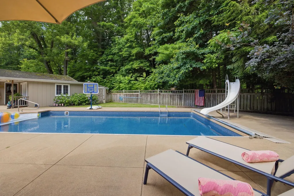 12150 Dunes Road Chikaming Township MI 49125