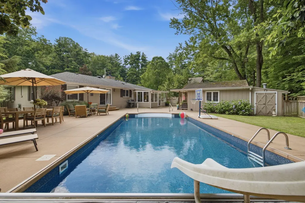 12150 Dunes Road Chikaming Township MI 49125