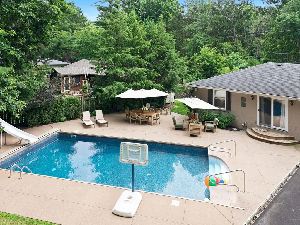 12150 Dunes Road Chikaming Township MI 49125