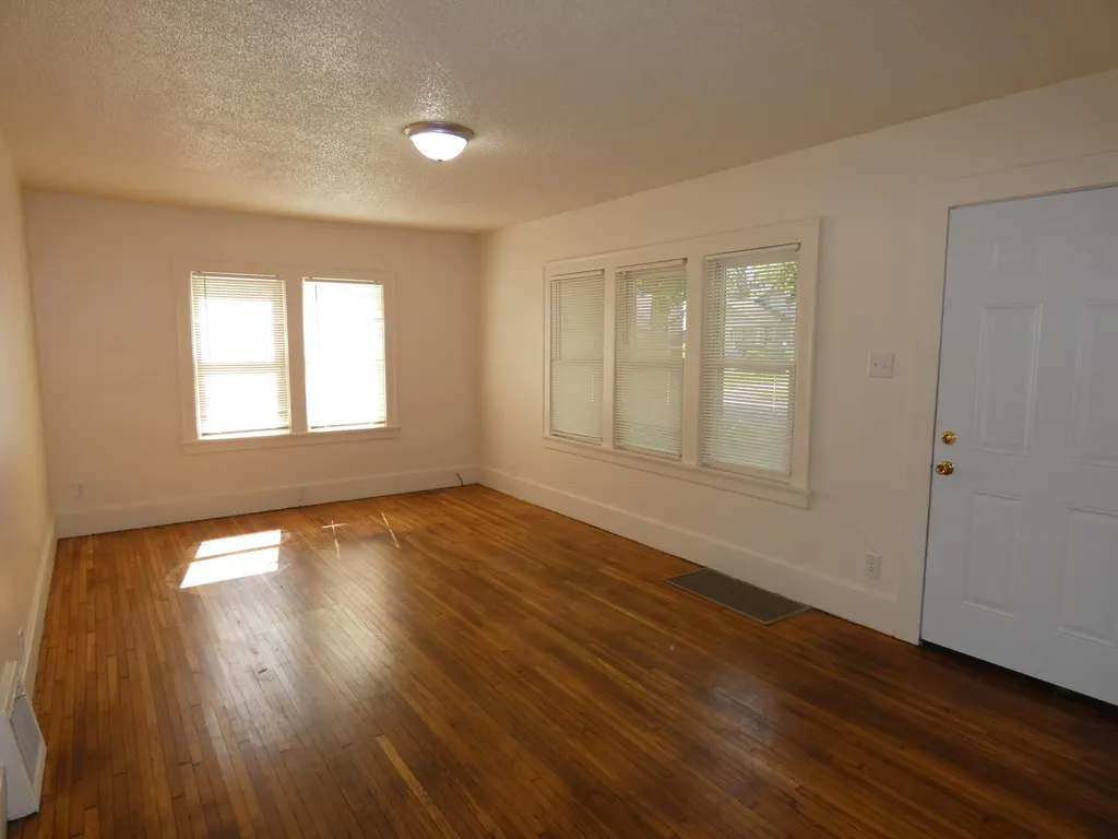 183 Searles Avenue Benton Harbor City MI 49022