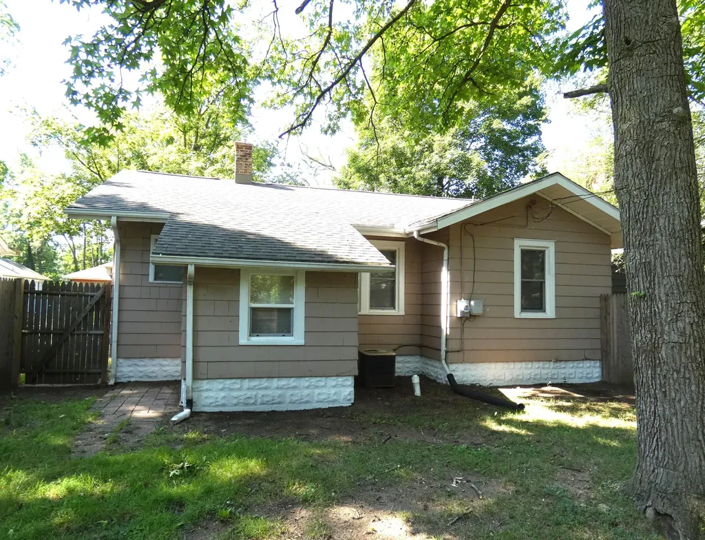183 Searles Avenue Benton Harbor City MI 49022