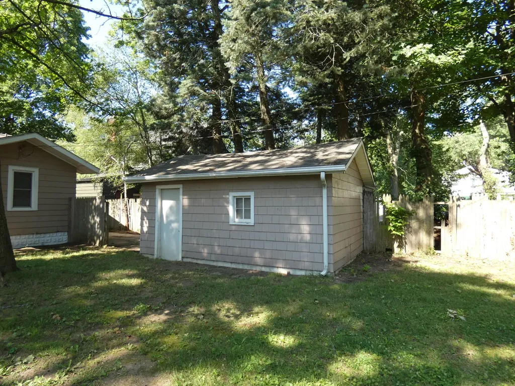 183 Searles Avenue Benton Harbor City MI 49022