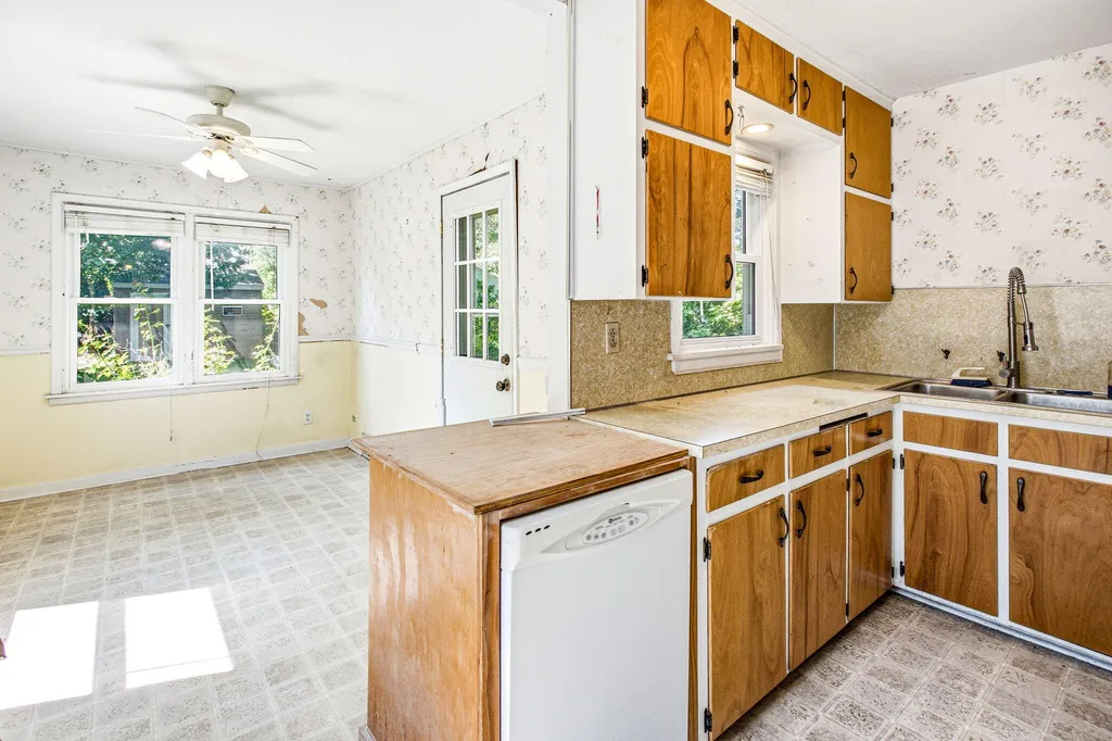 912 Kingsley Avenue St. Joseph City MI 49085
