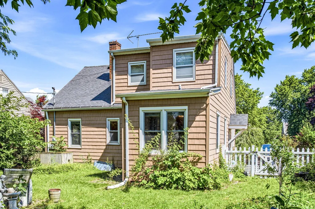 912 Kingsley Avenue St. Joseph City MI 49085