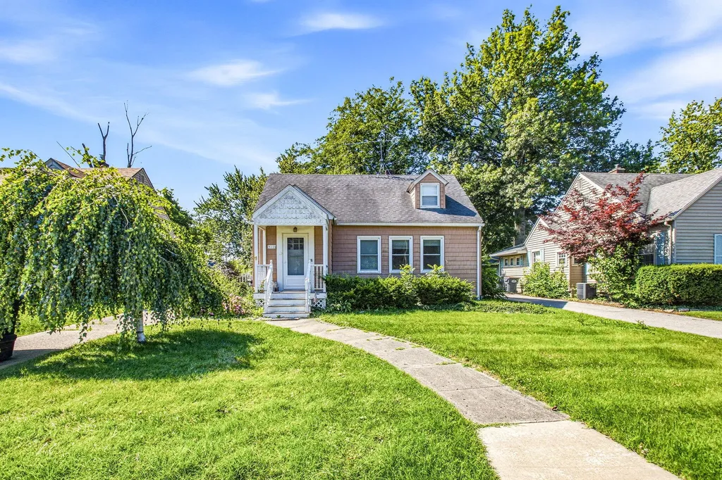 912 Kingsley Avenue St. Joseph City MI 49085