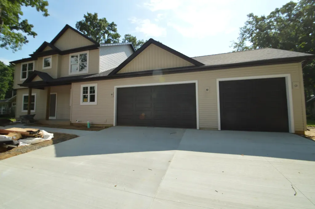 68889 6th Street Ontwa Township MI 49112