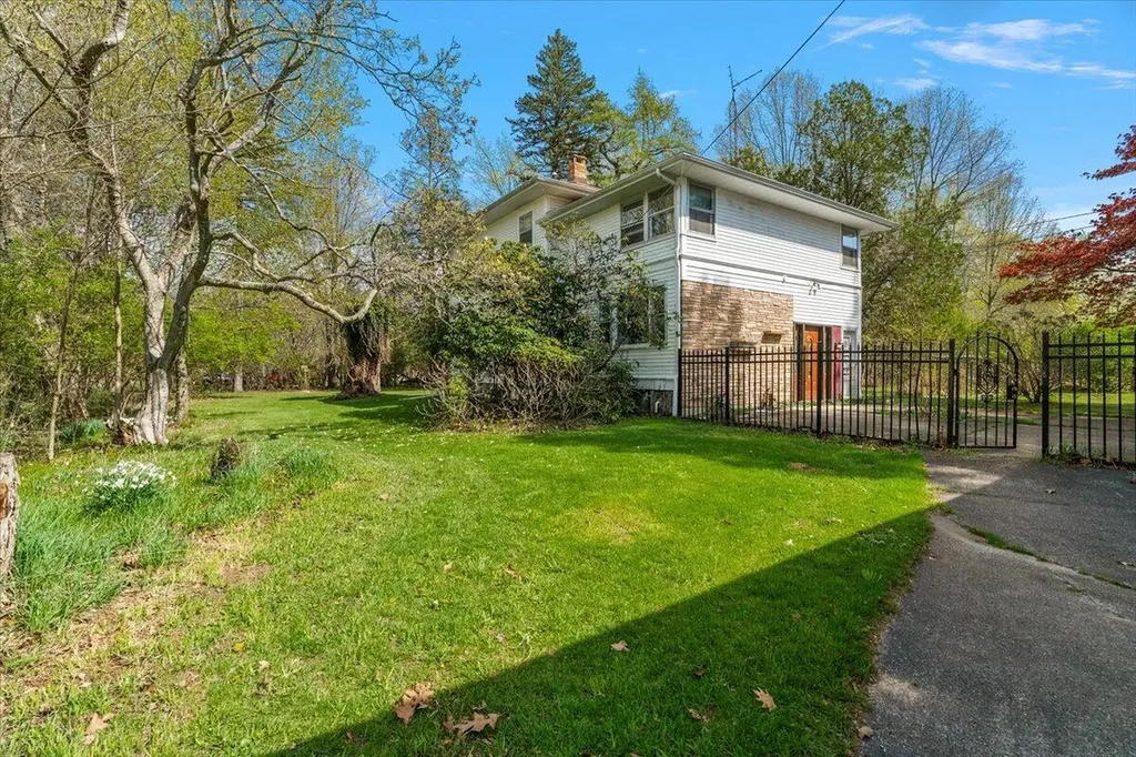 7038 Little Paw Paw Lake Road Coloma Charter Township MI 49038